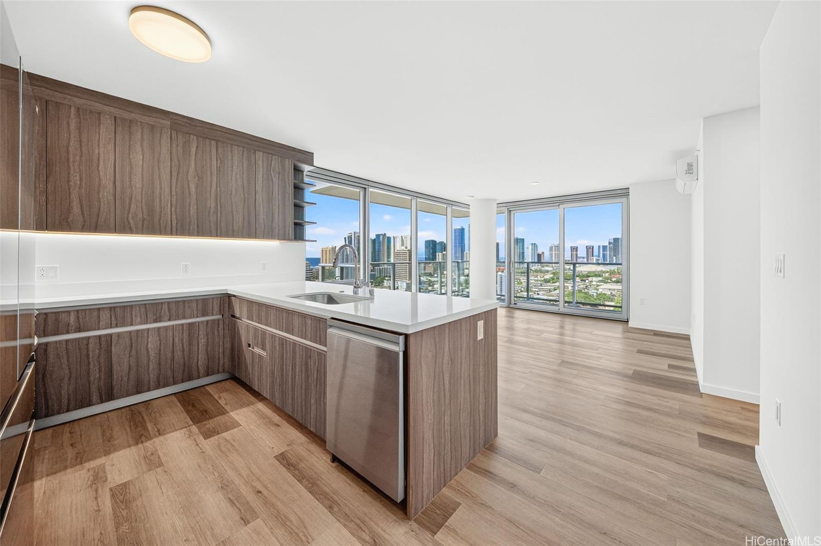 1515 Liona Street  Unit 3400