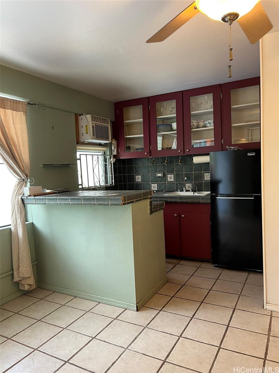 235 Liliuokalani Avenue 225