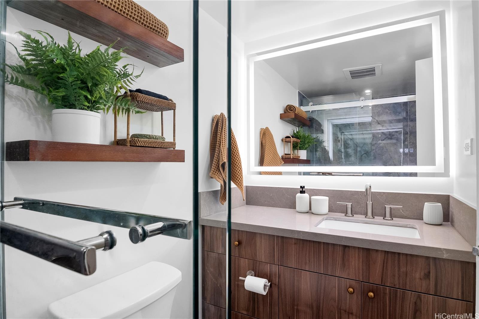 Photo 11 of 14
