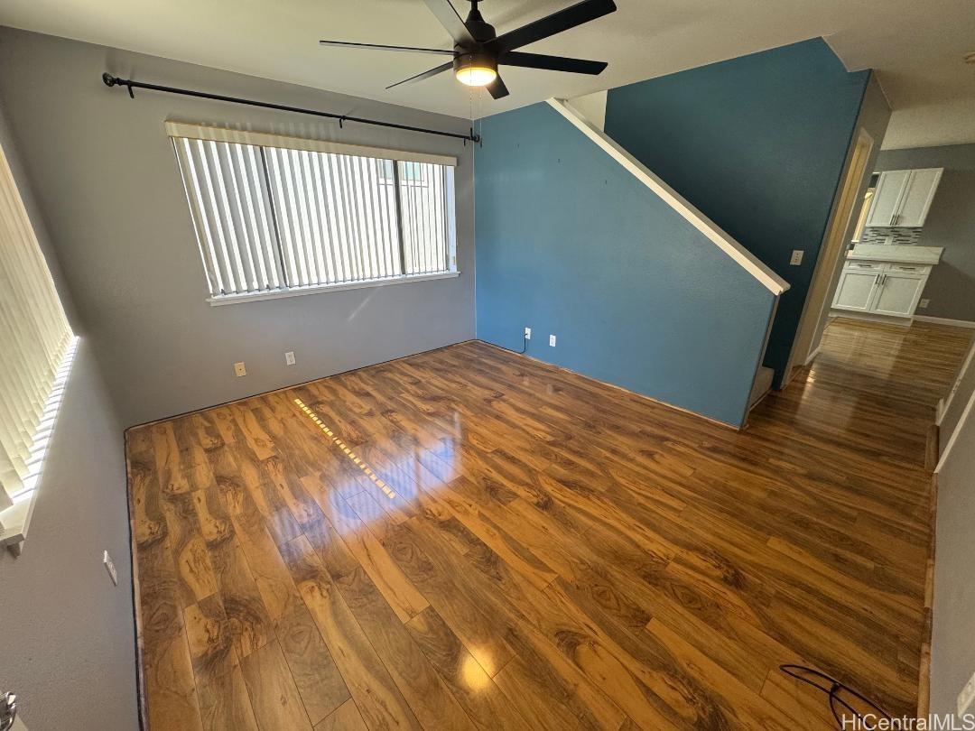 Photo 4 of 25