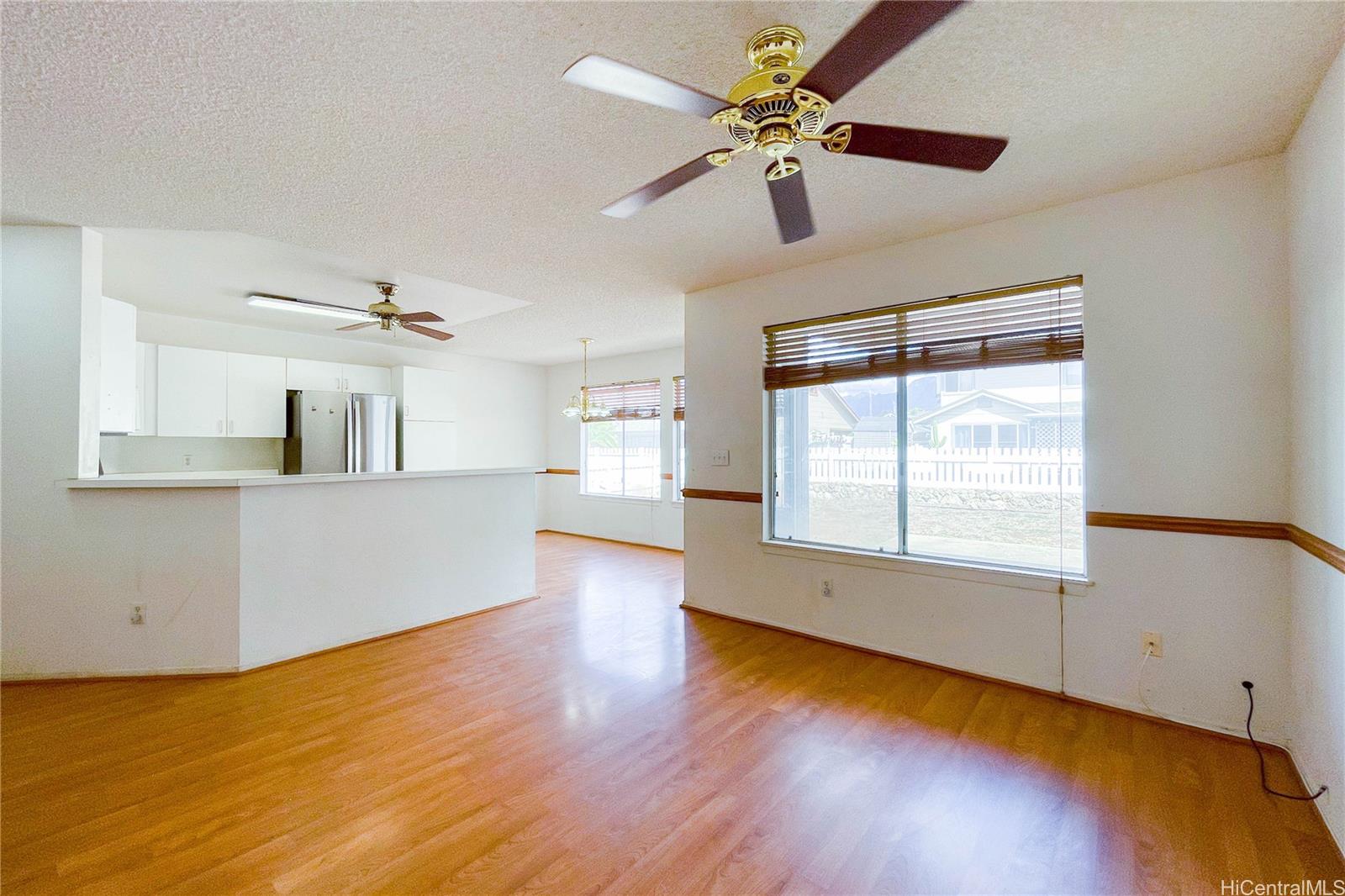 Photo 7 of 25
