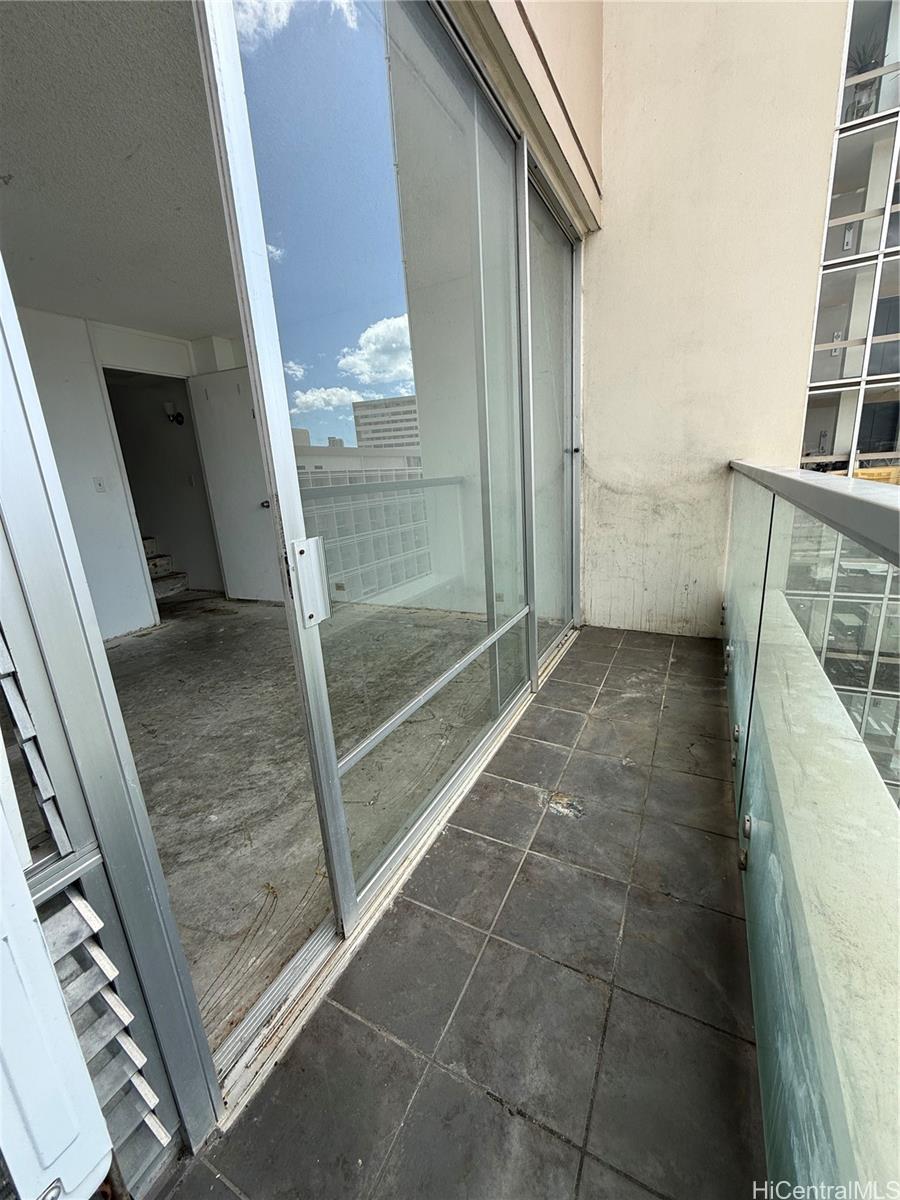 555 University Avenue  Unit 1904