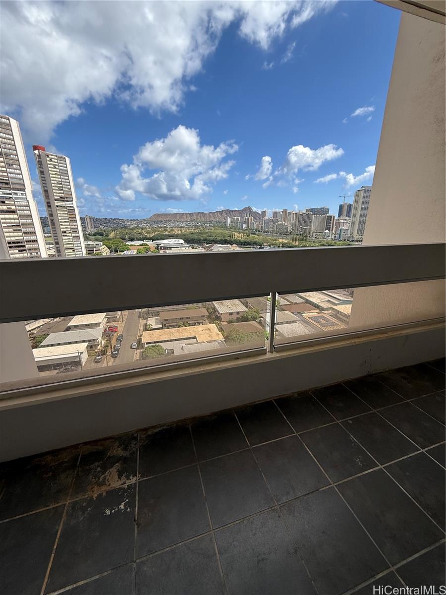 555 University Avenue  Unit 1904