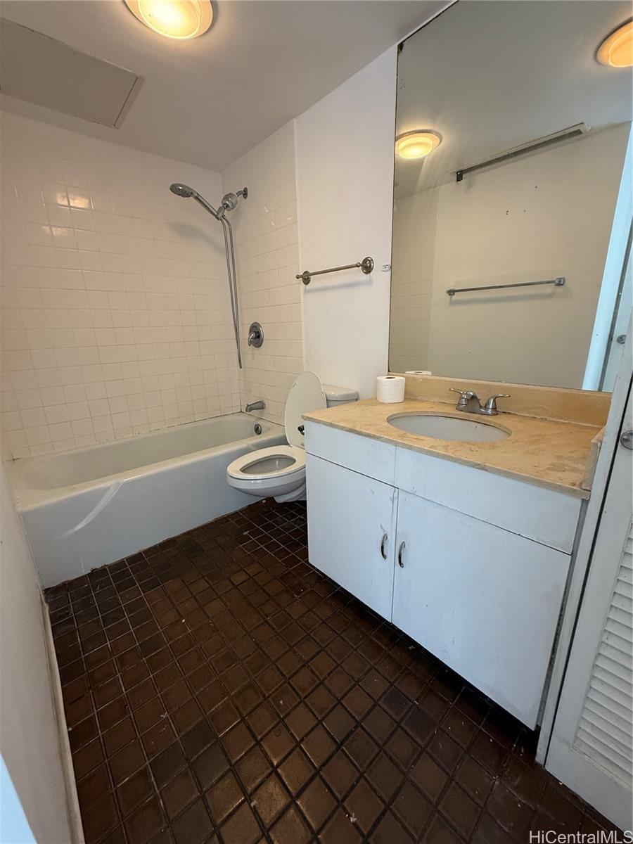 555 University Avenue  Unit 1904
