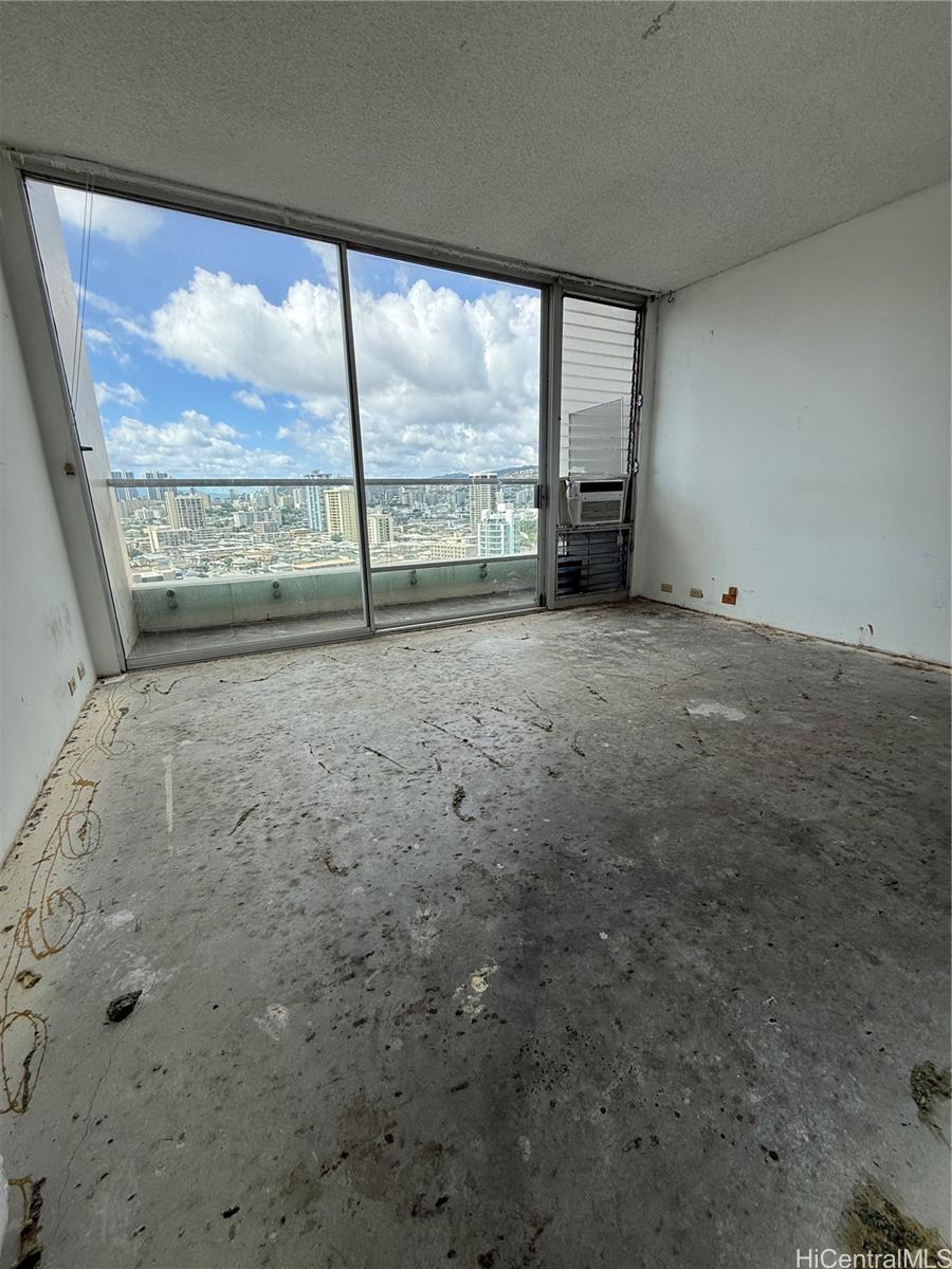 555 University Avenue  Unit 1904