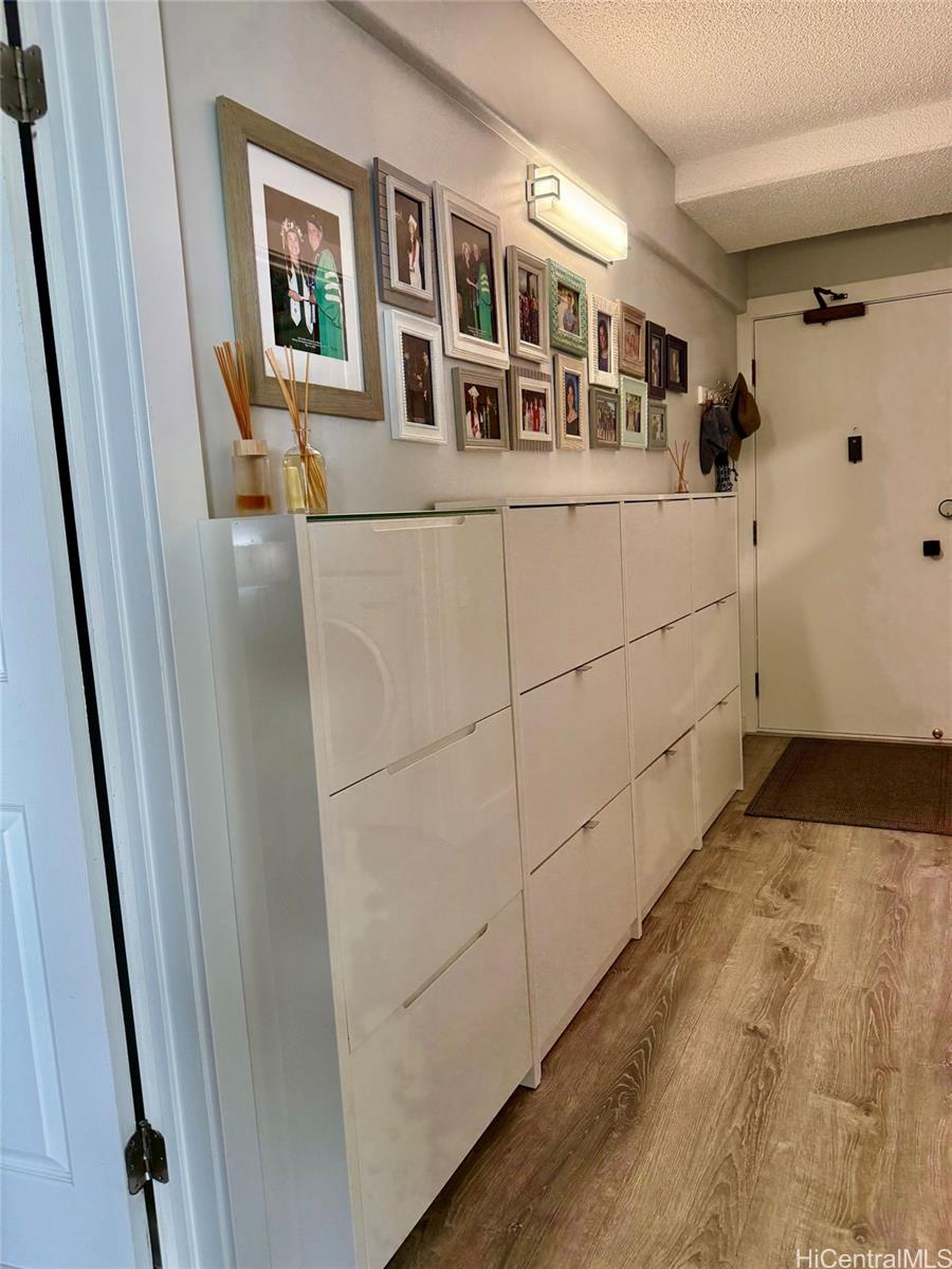 Photo 16 of 25