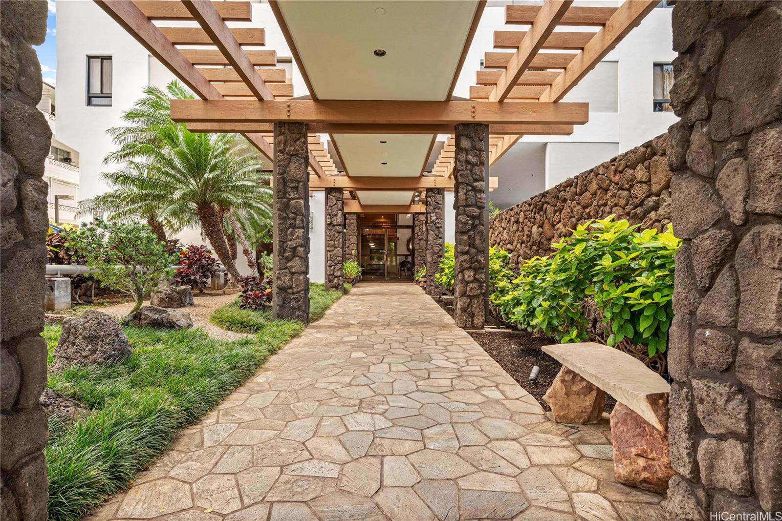 1517 Makiki Street 504