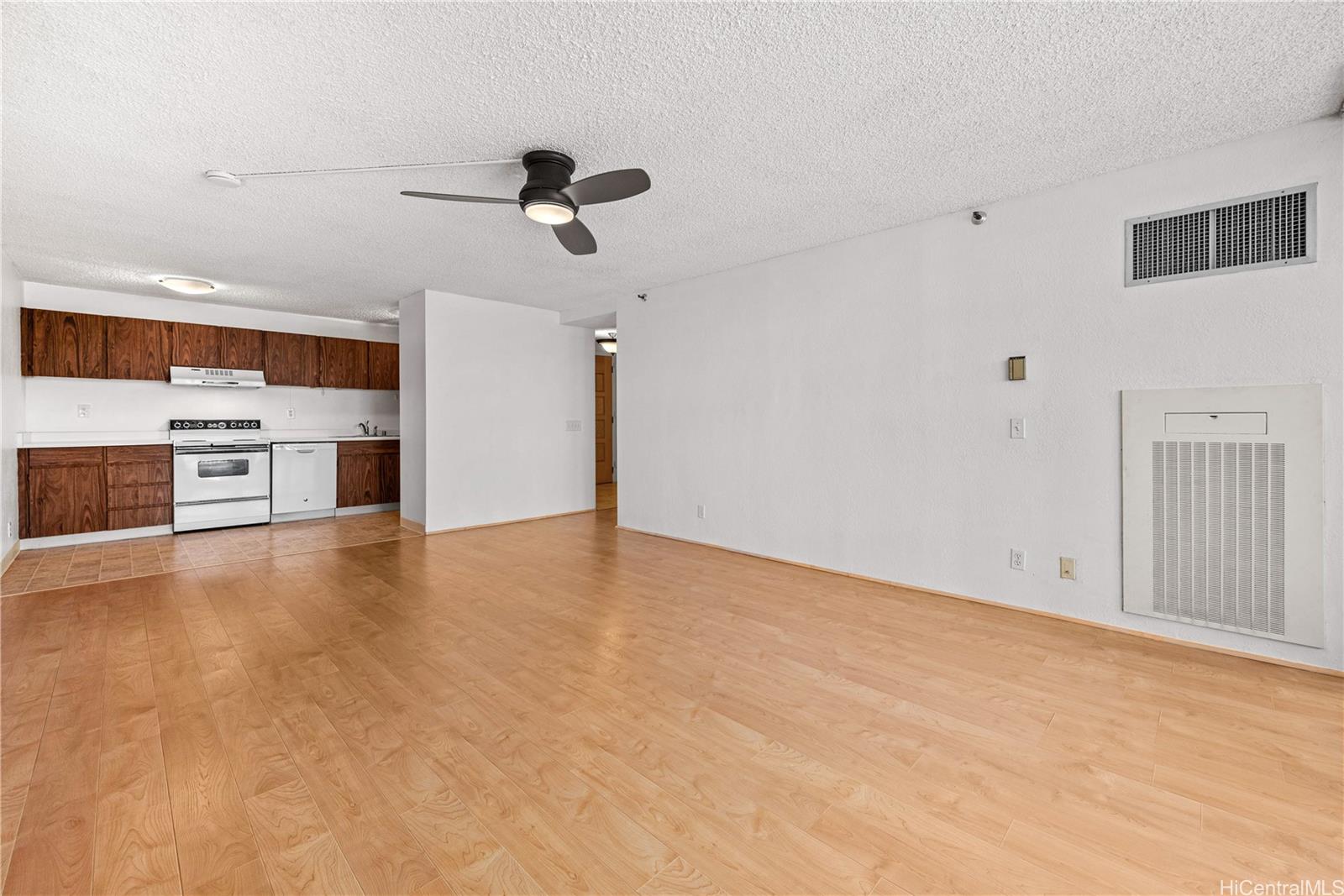 Photo 8 of 25