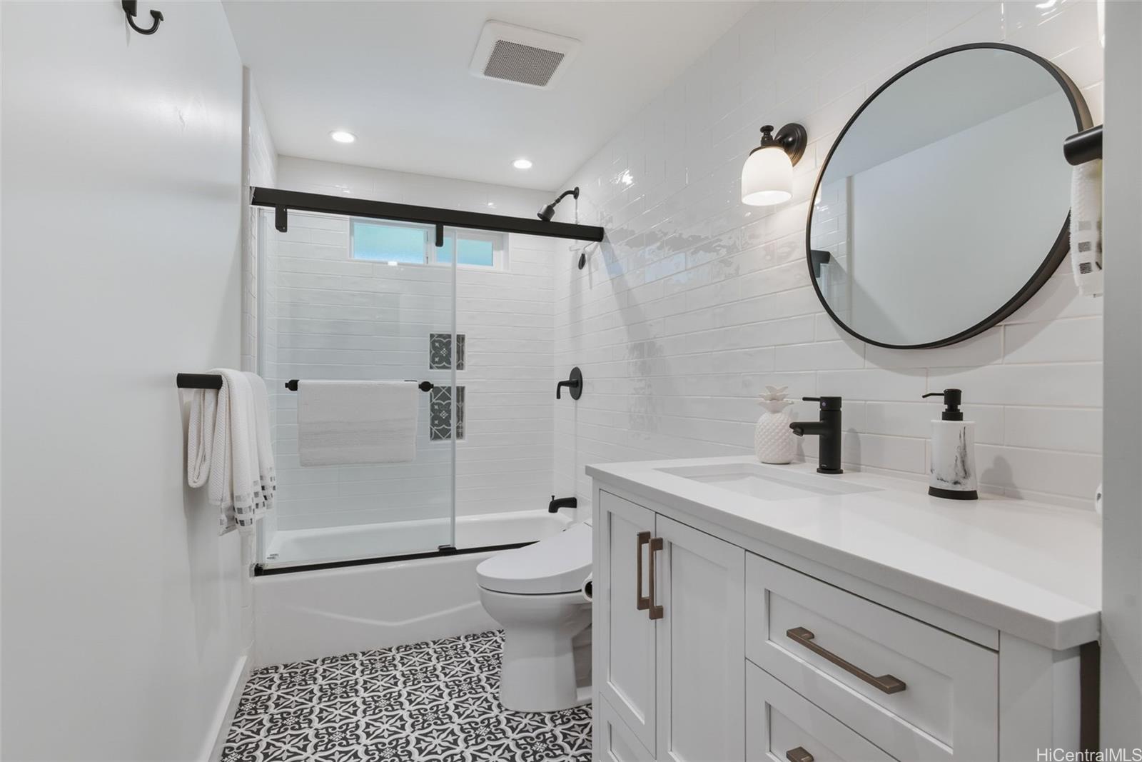 Photo 21 of 25
