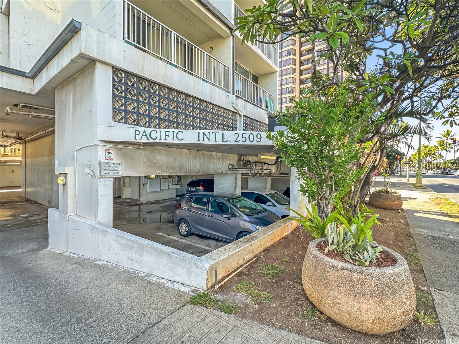 2509 Ala Wai Boulevard  Unit 904