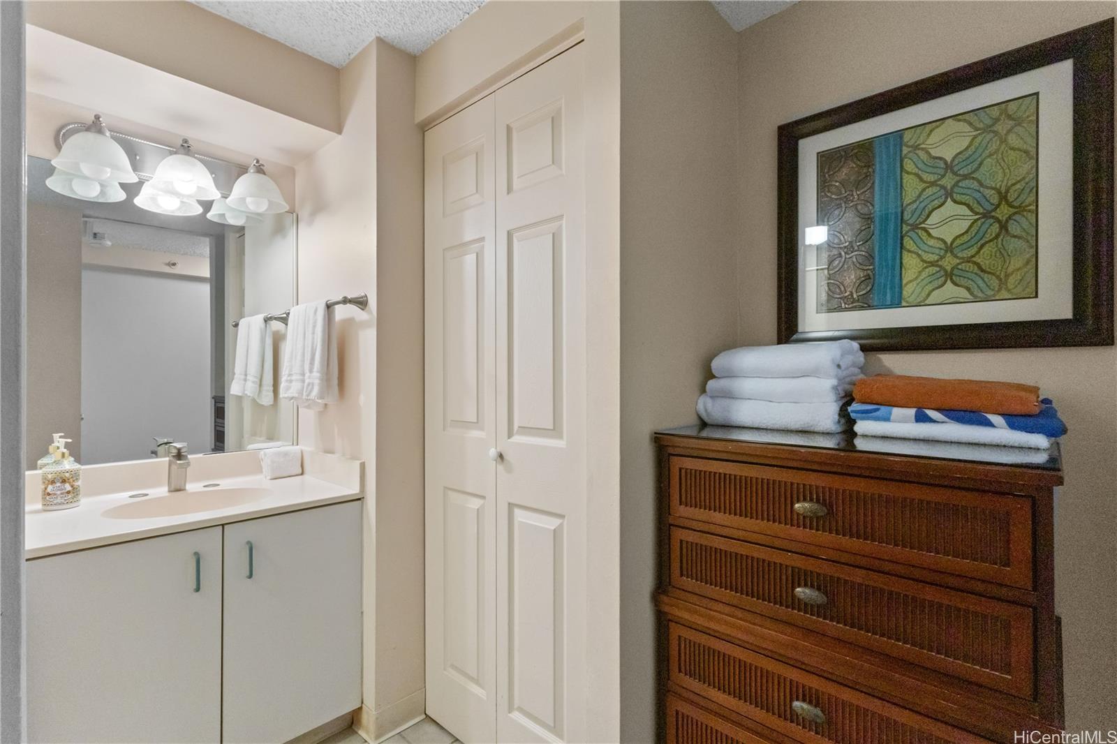 2463 Kuhio Avenue  Unit 306