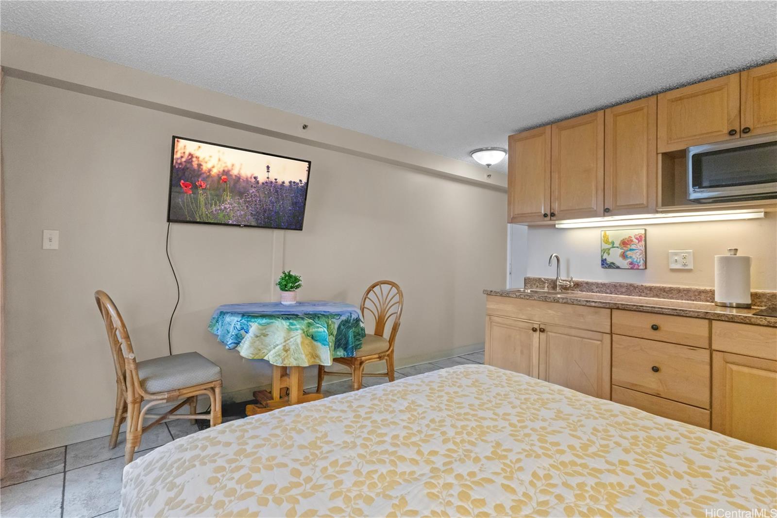 2463 Kuhio Avenue  Unit 306