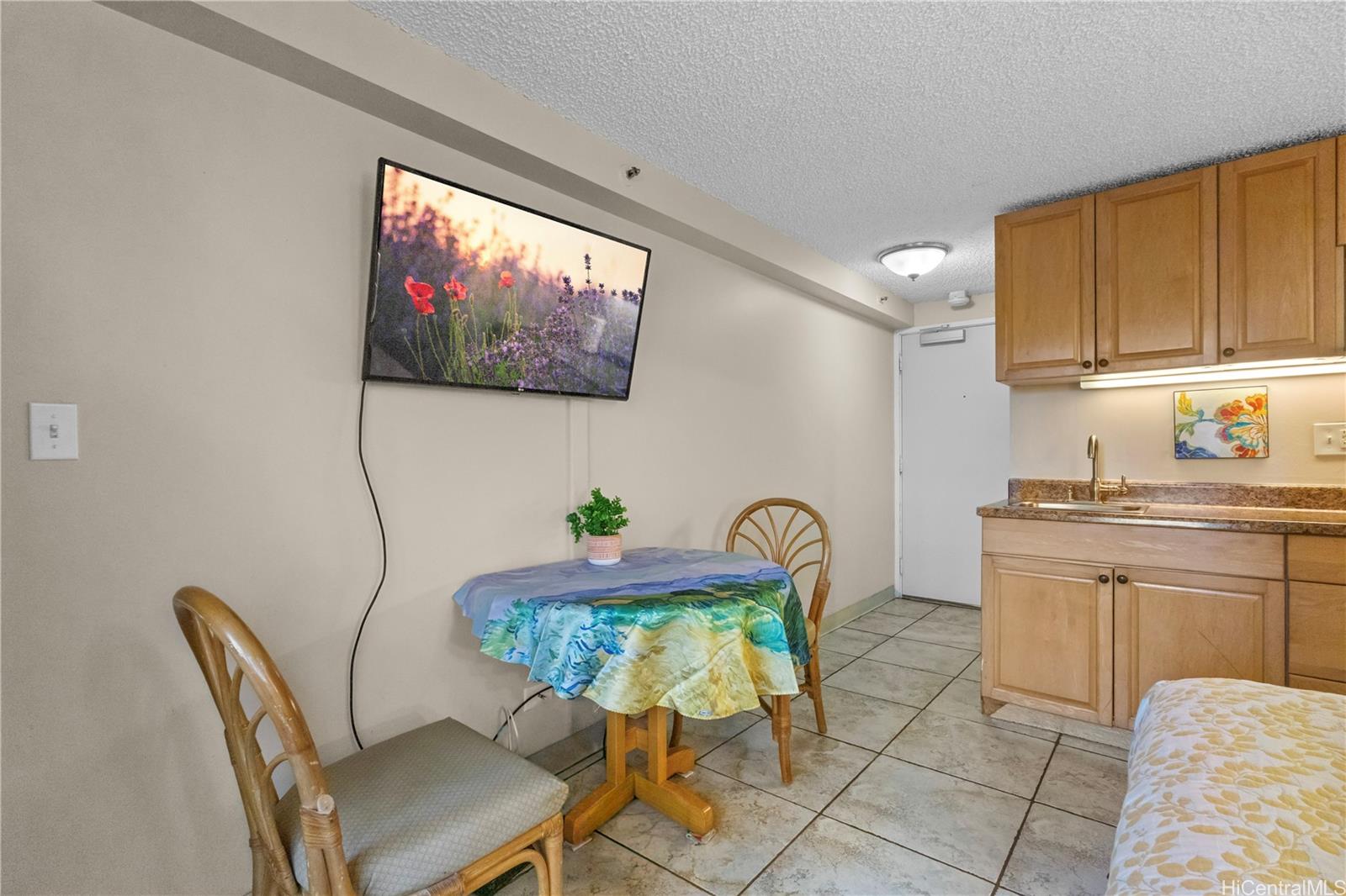 2463 Kuhio Avenue  Unit 306