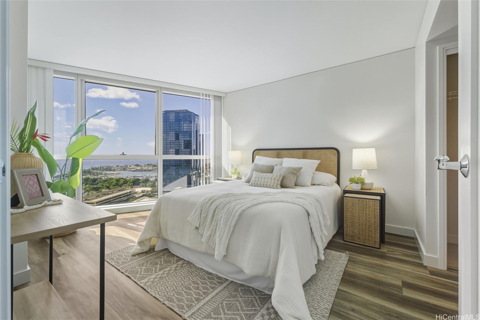 1177 Queen Street 2606