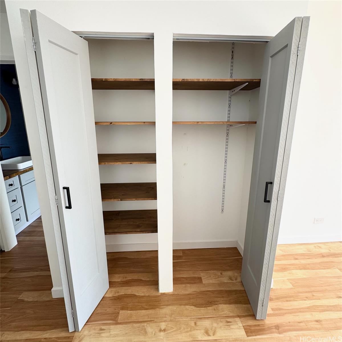 Photo 19 of 25