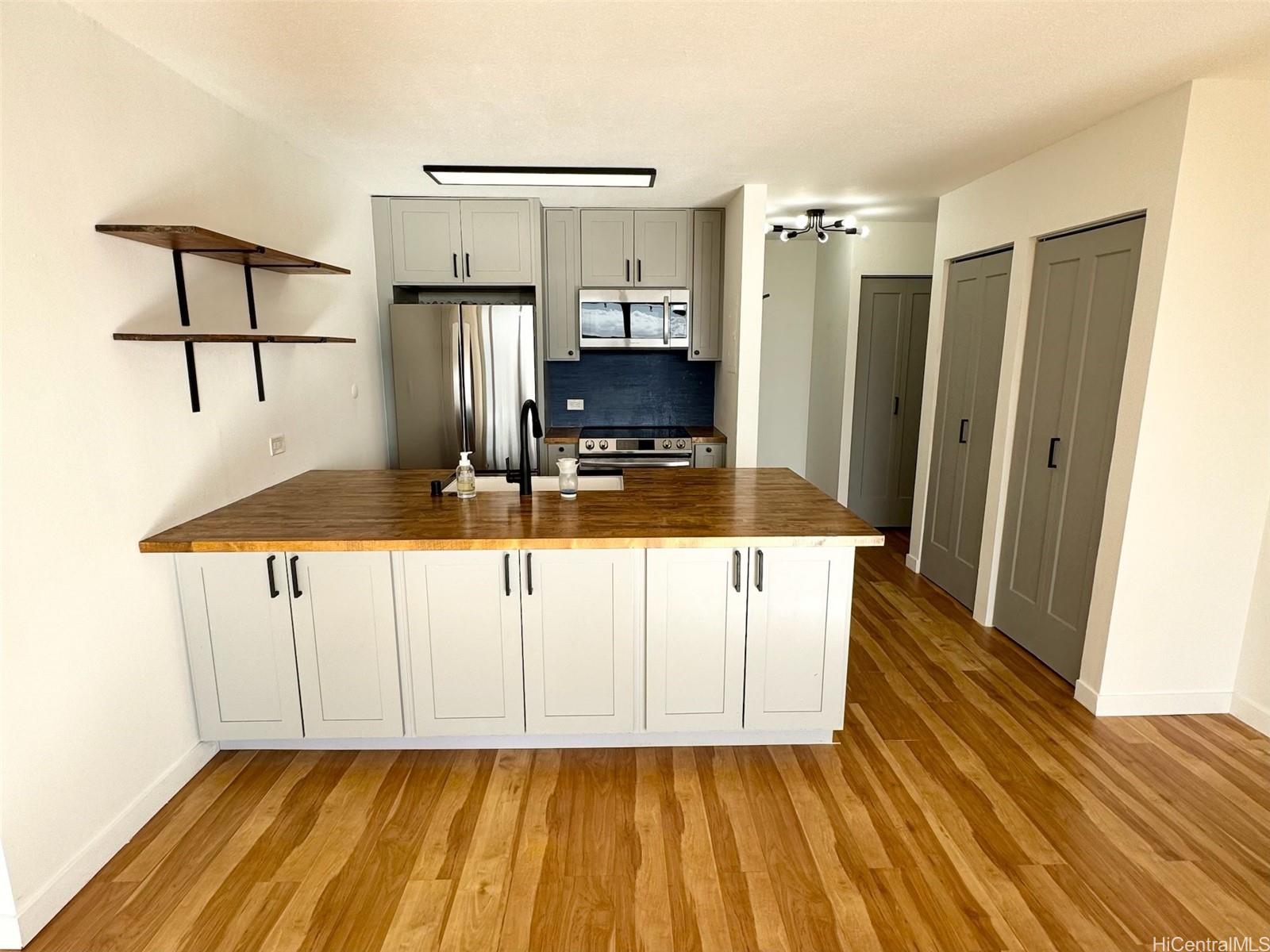 Photo 3 of 25