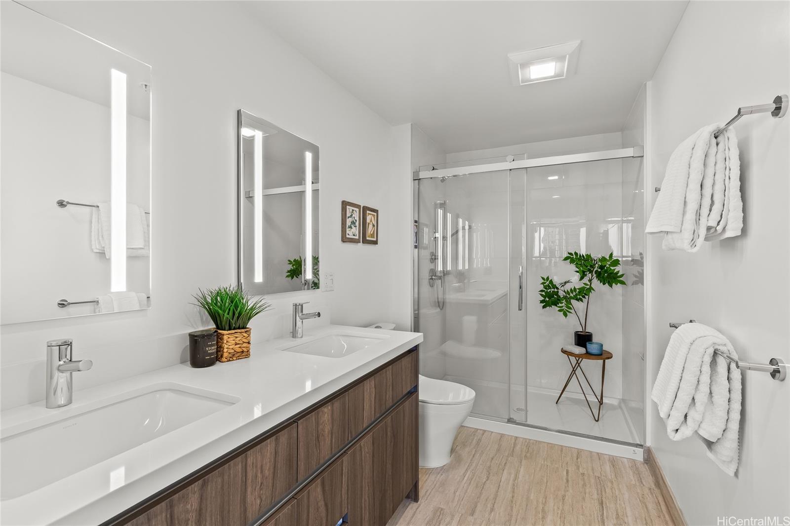 1515 Liona Street  Unit 1801