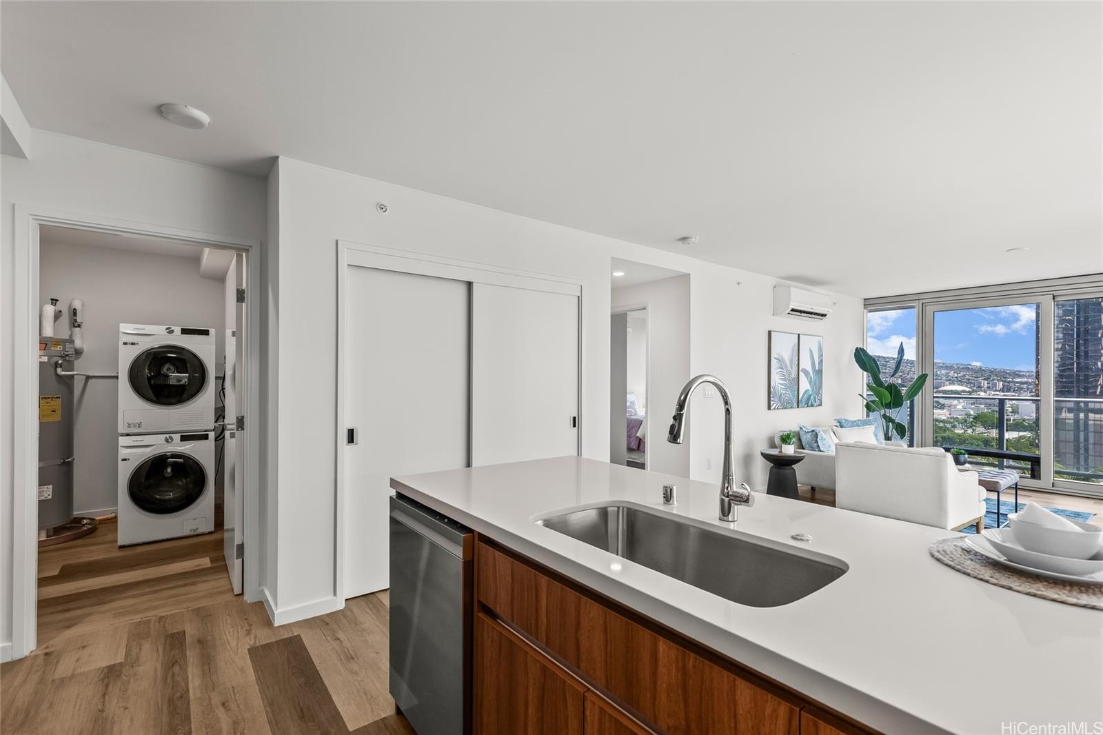 1515 Liona Street  Unit 1801
