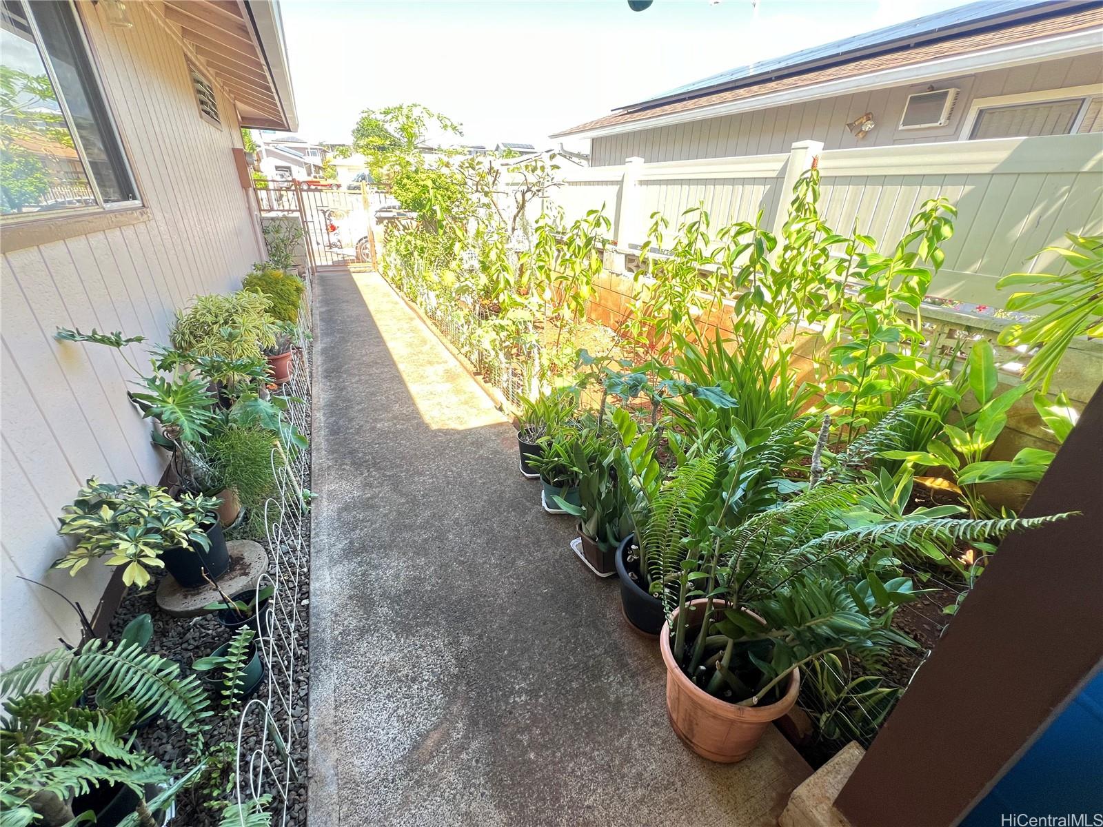 Photo 16 of 25