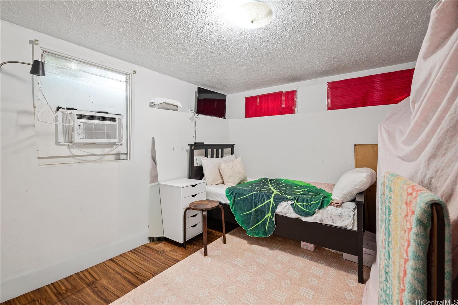 Photo 16 of 23