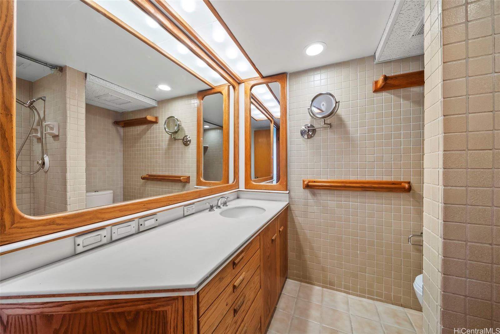 2825 South King Street  Unit 403