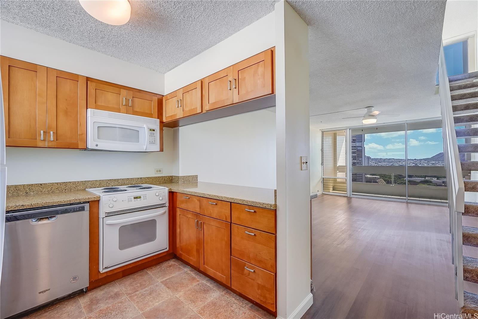 555 University Avenue 1706