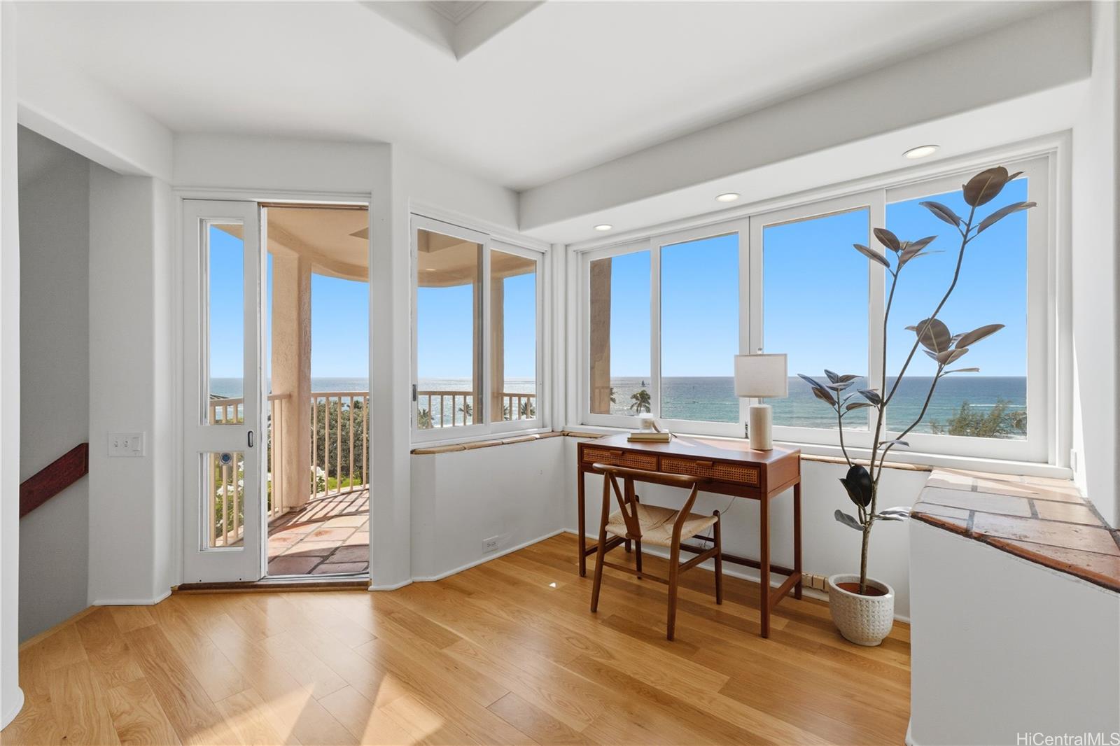 3210 Diamond Head Road  Unit 4
