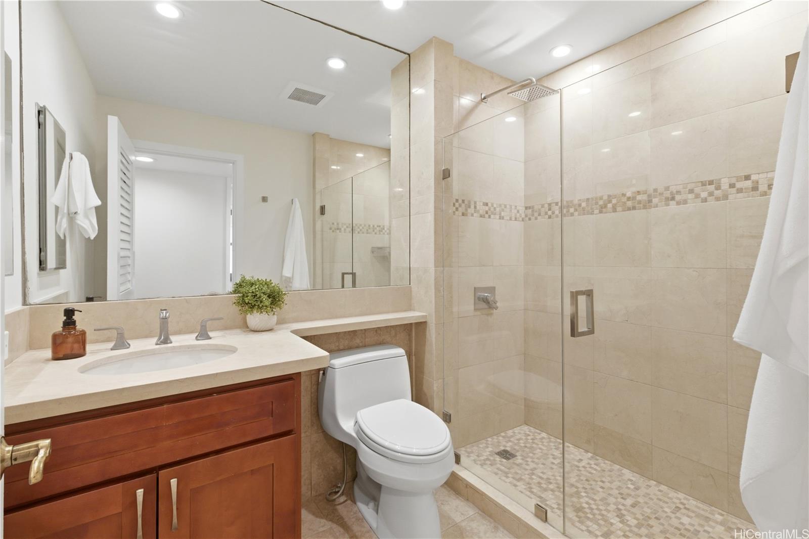 3210 Diamond Head Road  Unit 4