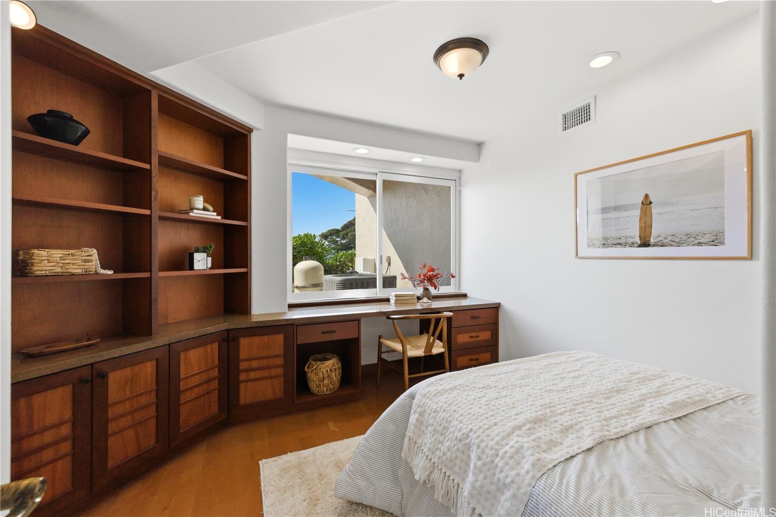 3210 Diamond Head Road  Unit 4