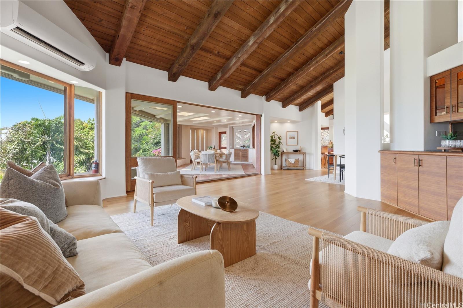 3210 Diamond Head Road  Unit 4
