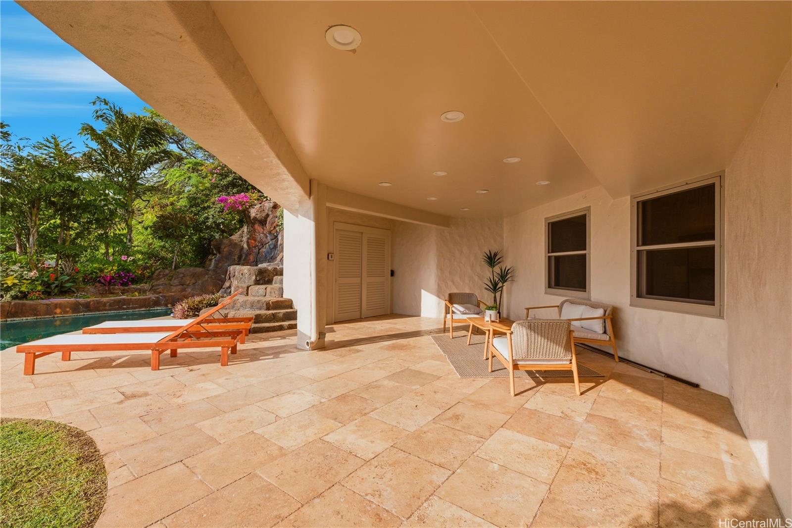 3210 Diamond Head Road  Unit 4