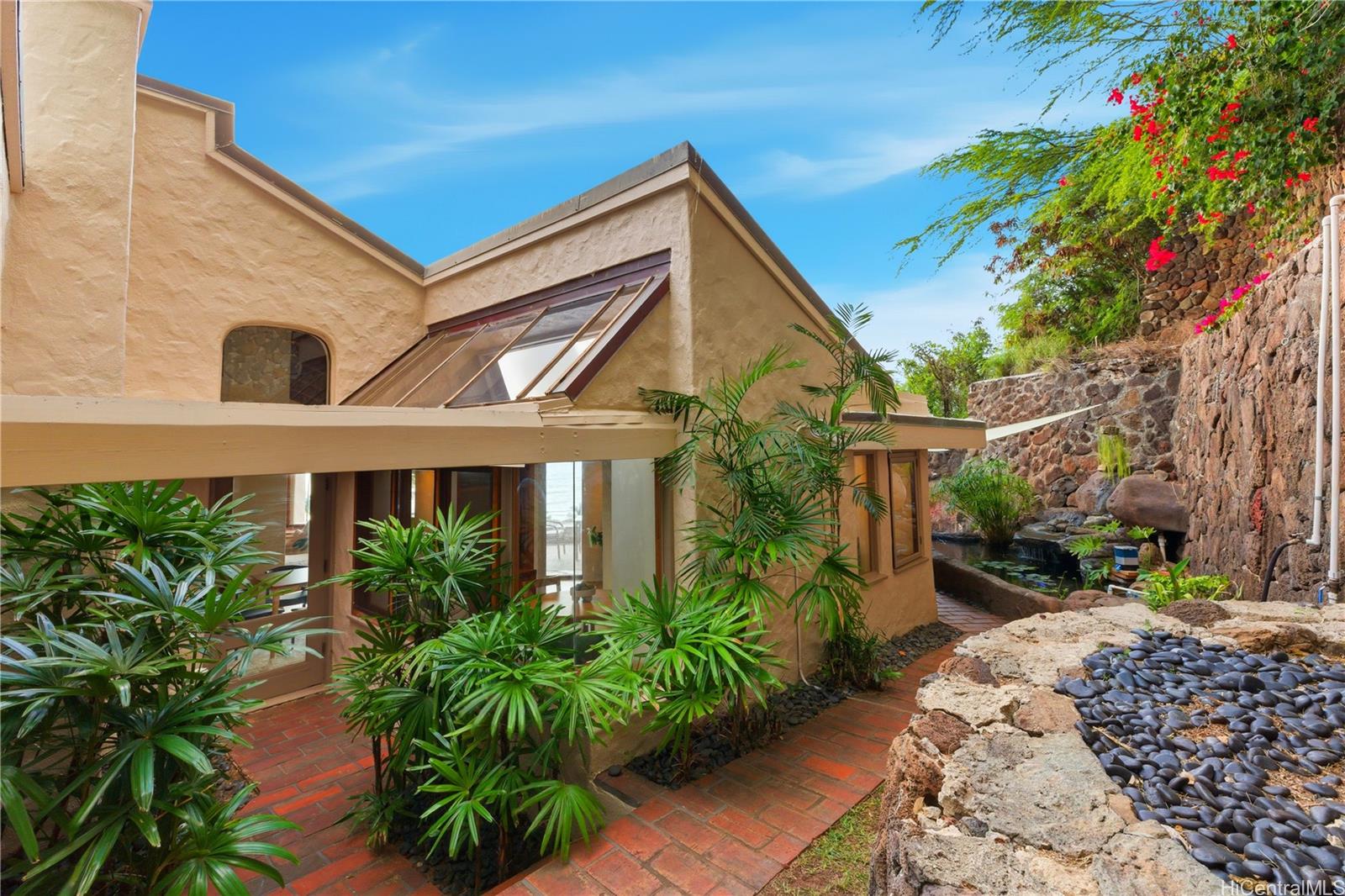 3210 Diamond Head Road  Unit 4