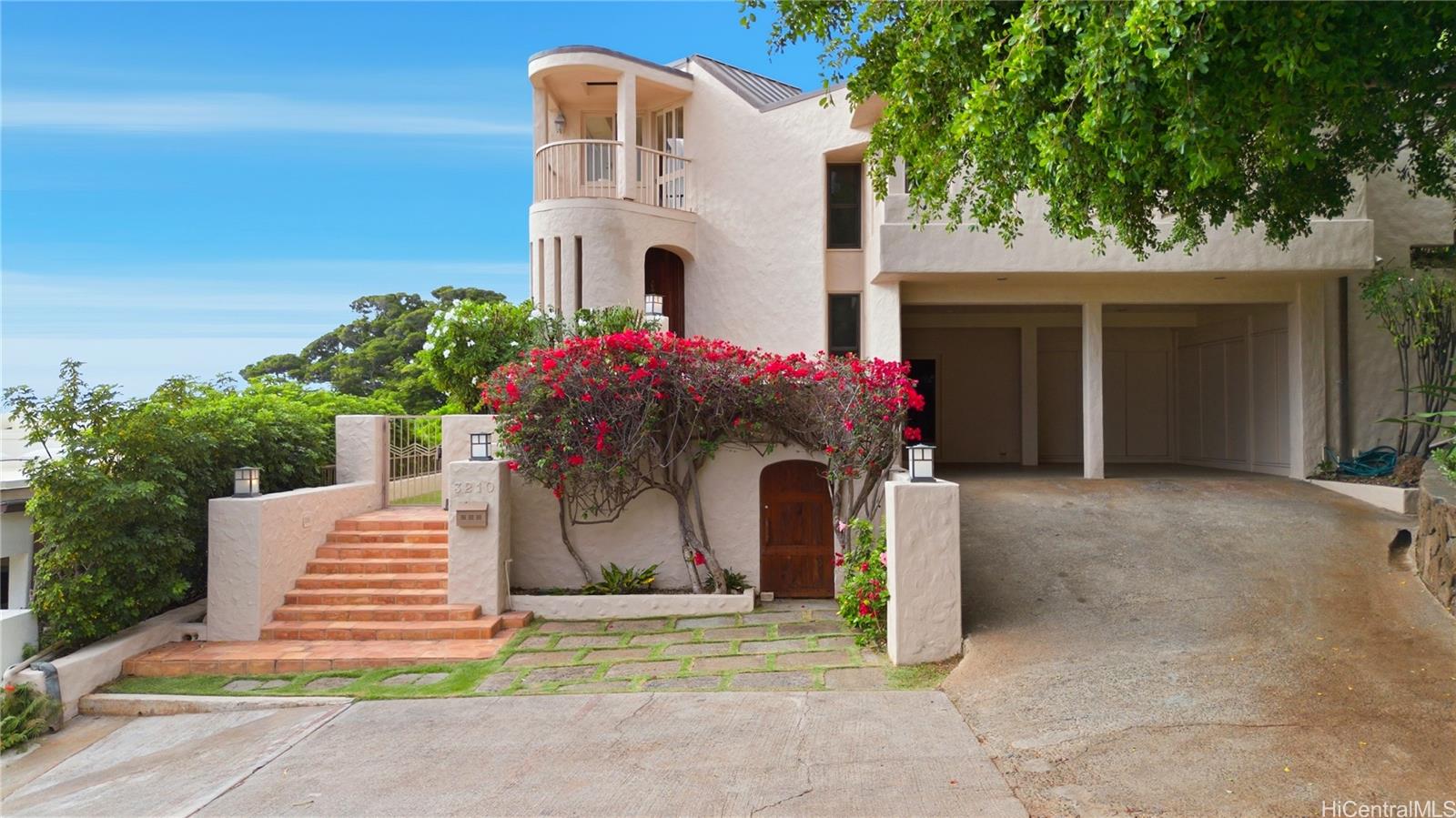 3210 Diamond Head Road  Unit 4