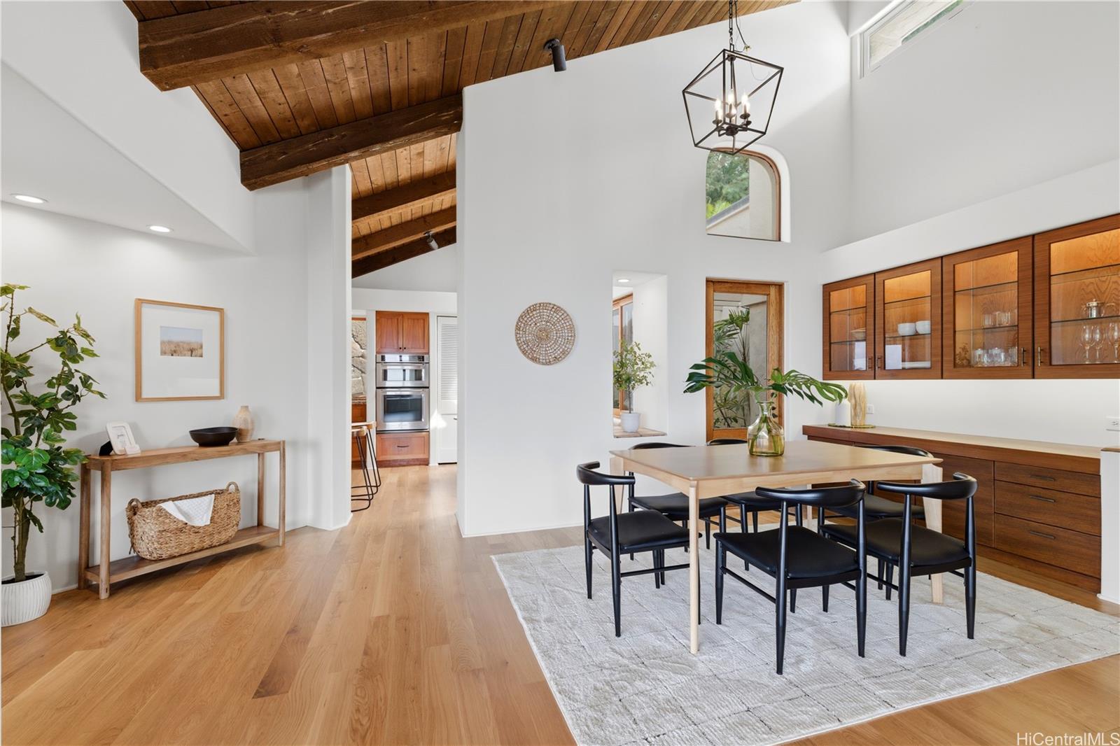 3210 Diamond Head Road  Unit 4