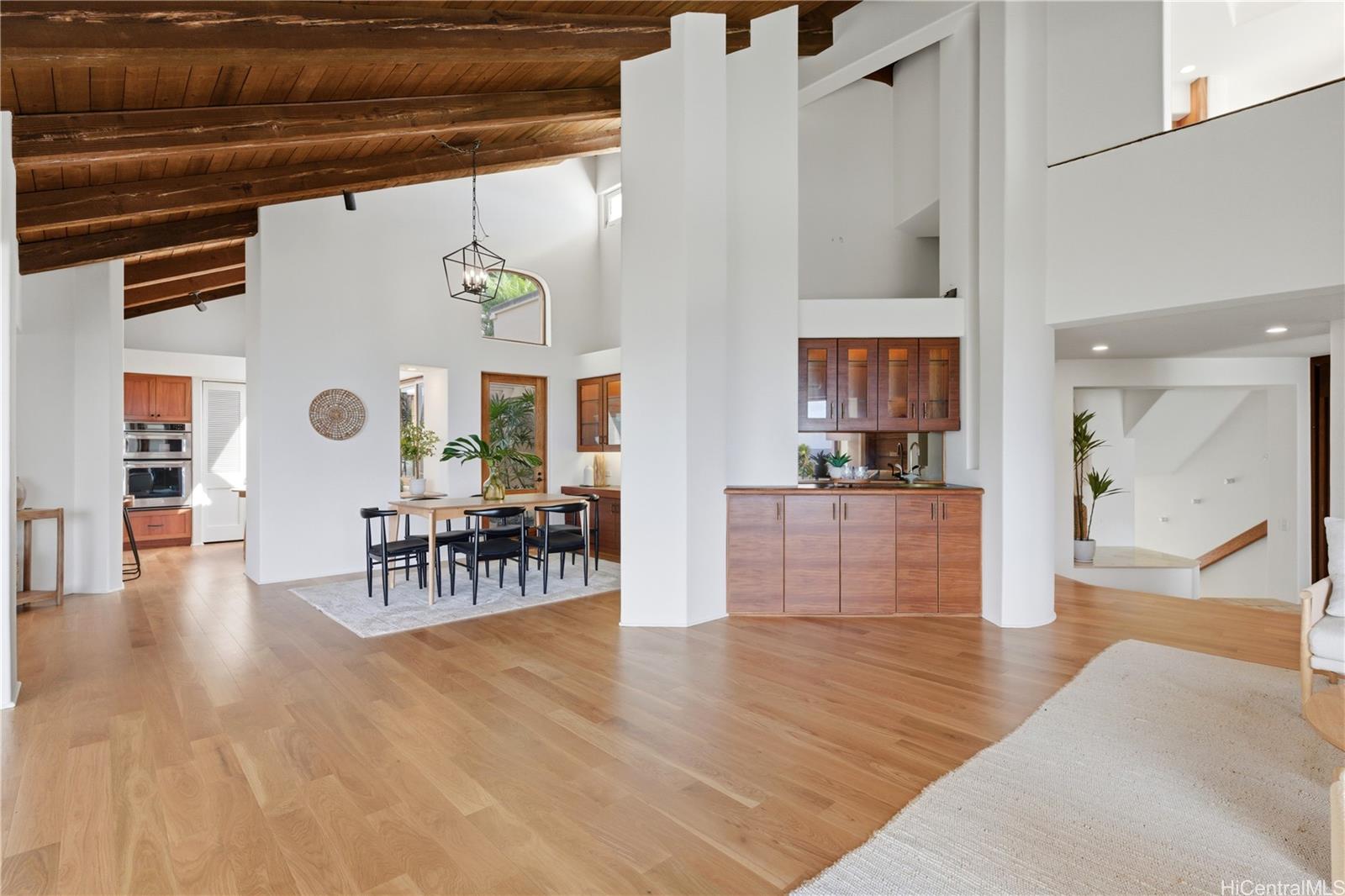 3210 Diamond Head Road  Unit 4