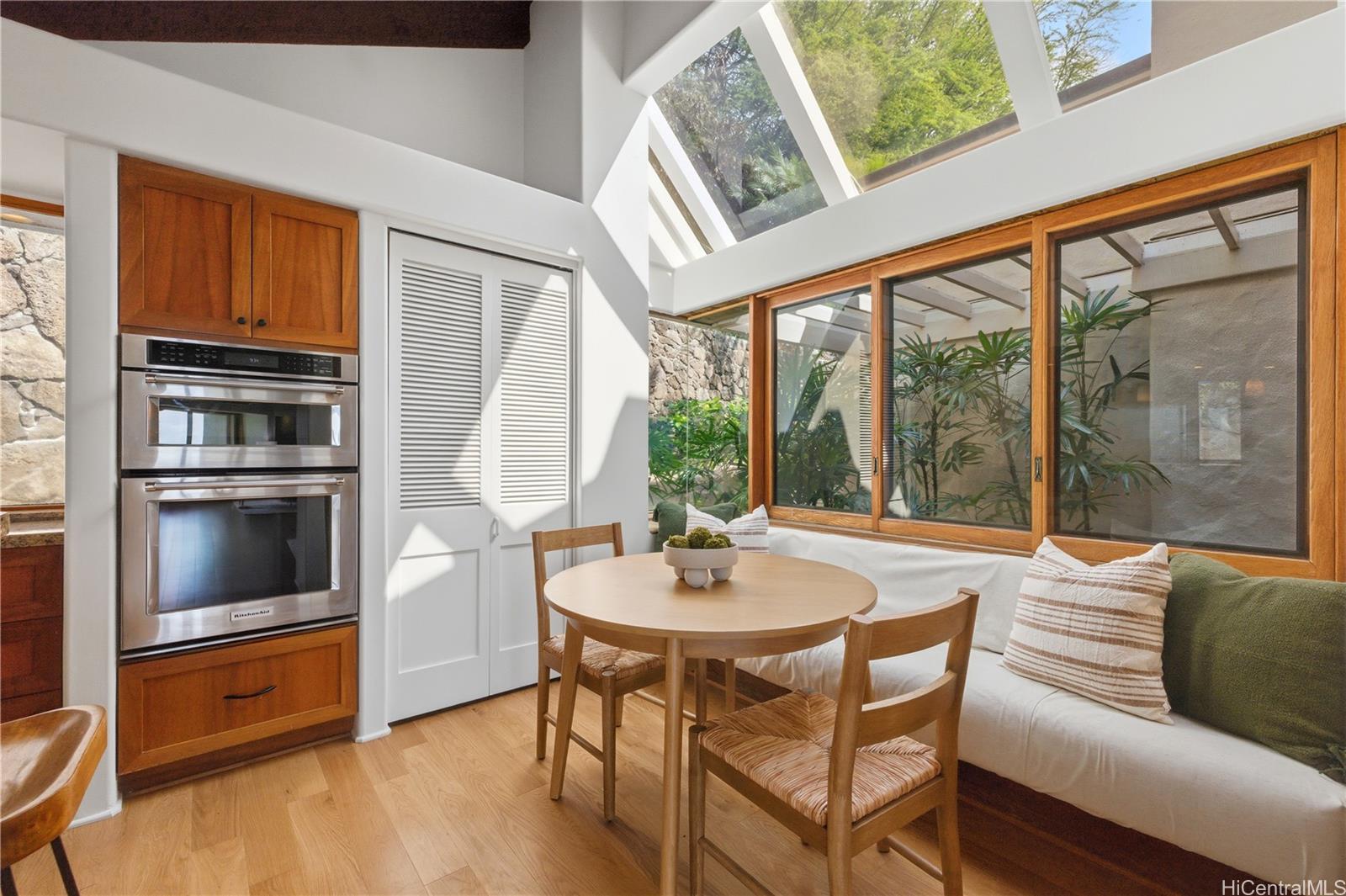 3210 Diamond Head Road  Unit 4