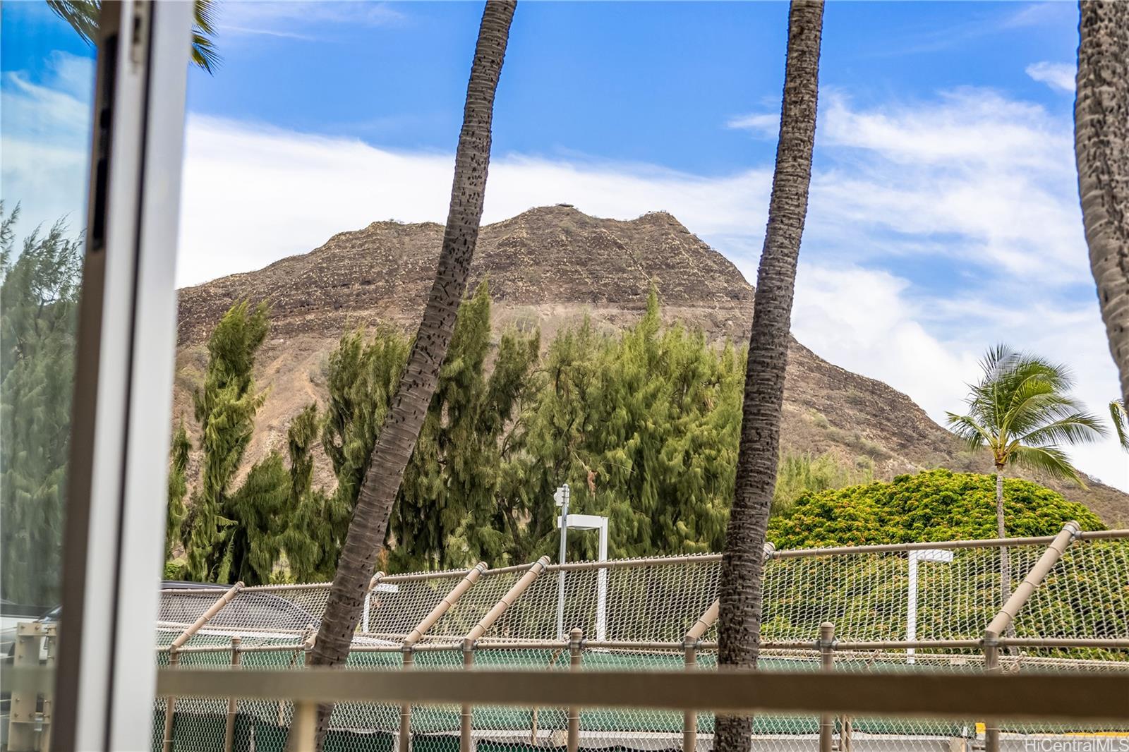 2895 Kalakaua Avenue  Unit 206
