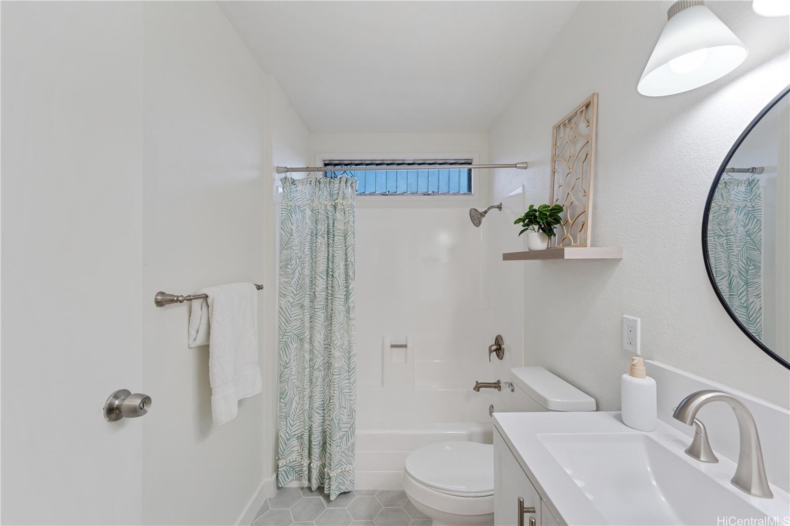 Photo 11 of 25
