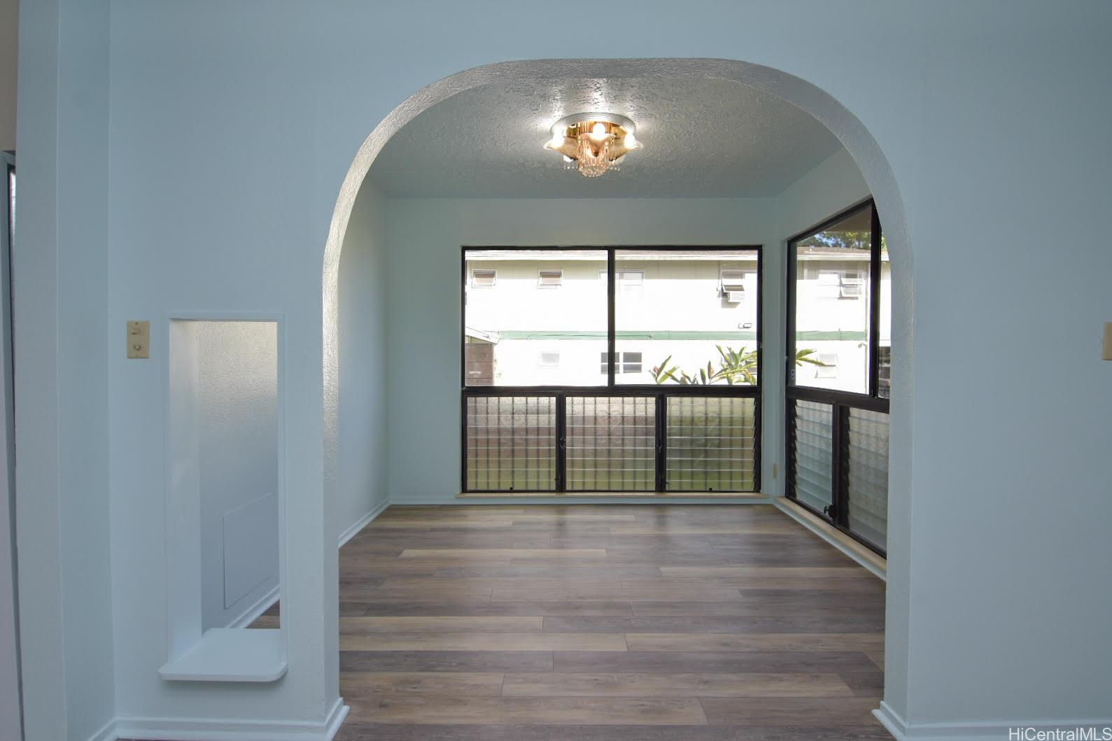 Photo 4 of 25