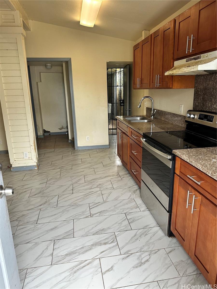 Photo 18 of 24