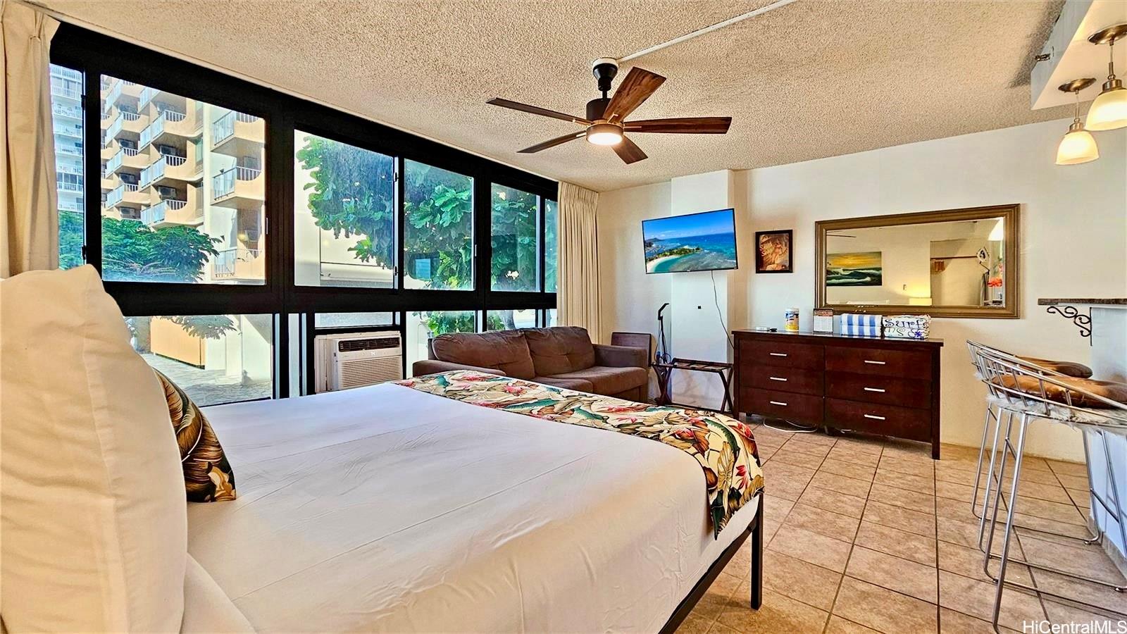 134 Kapahulu Avenue 220