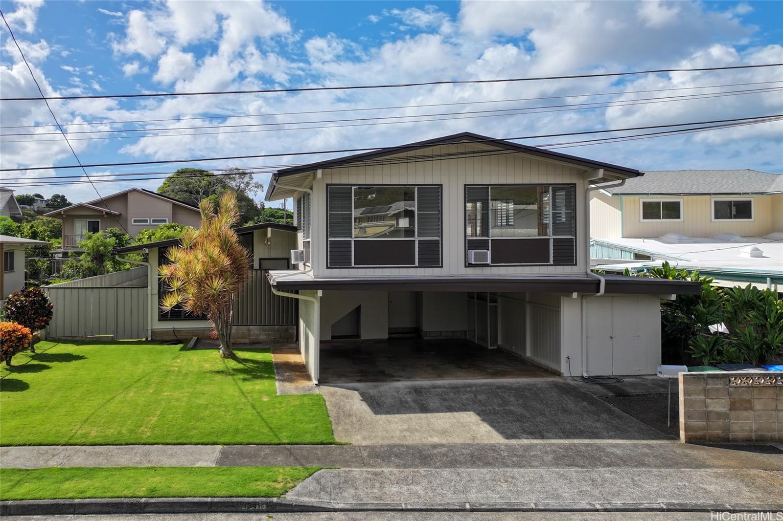 1341 Maalahi Street