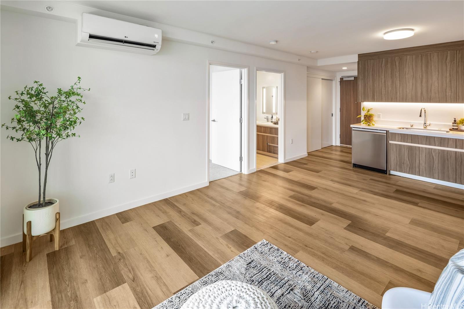 1515 Liona Street  Unit 1903