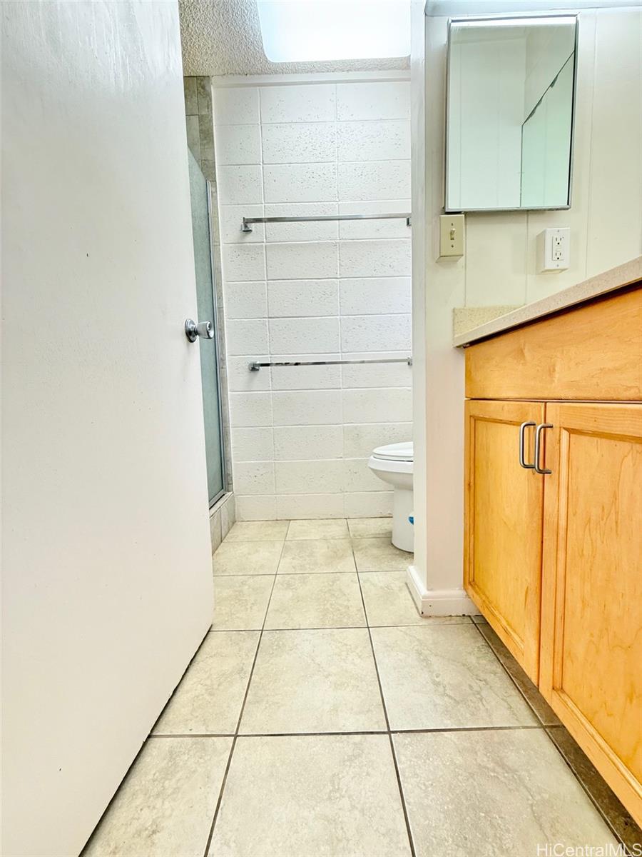 Photo 18 of 24