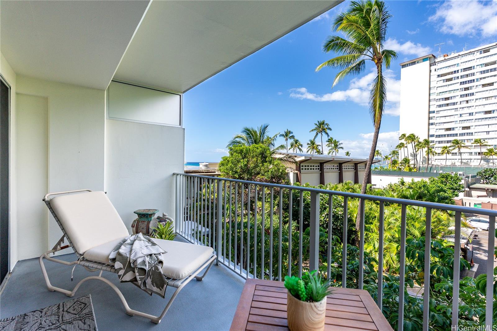 Photo 18 of 25