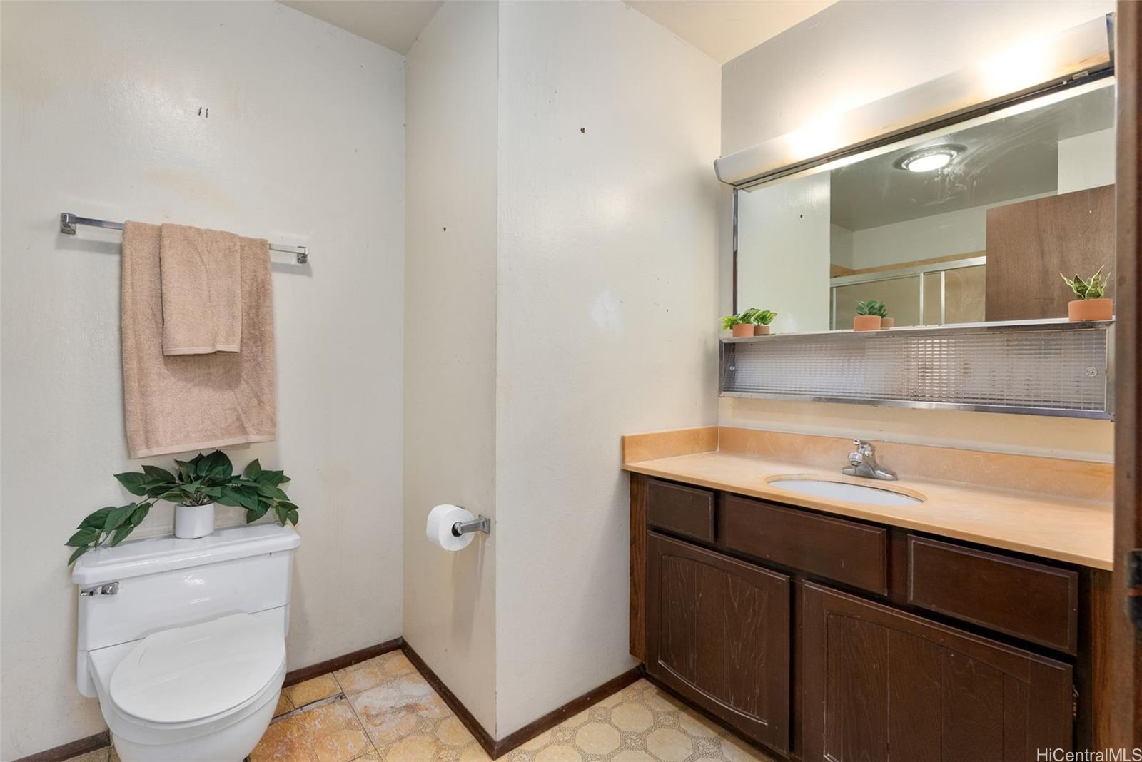 Photo 18 of 25