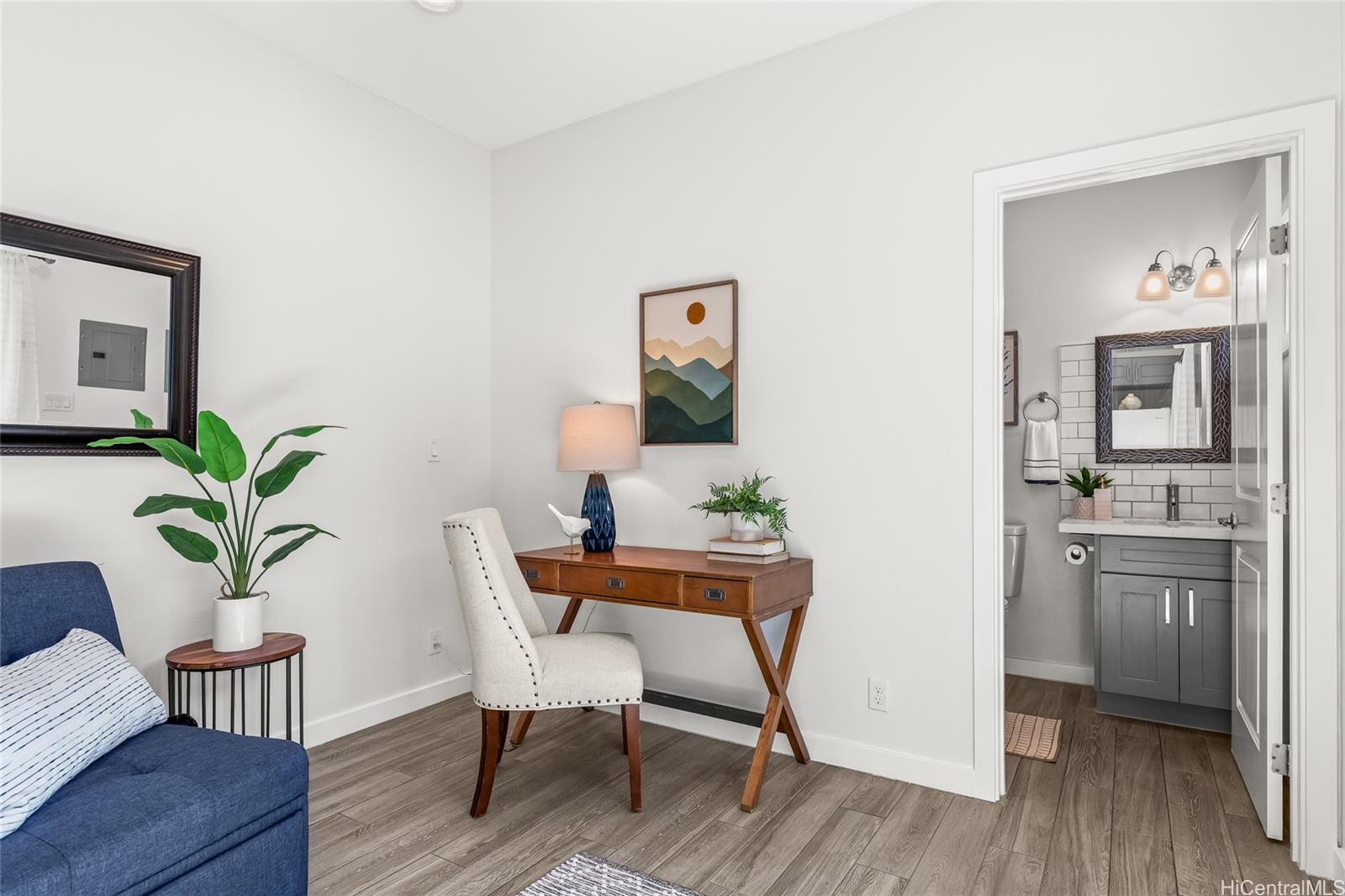 642 N Vineyard Boulevard  Unit E