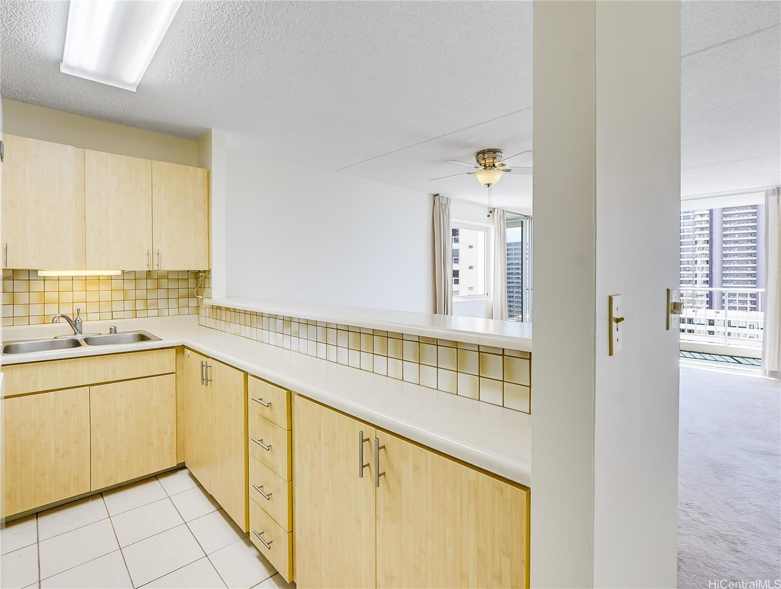 400 Hobron Lane 1815