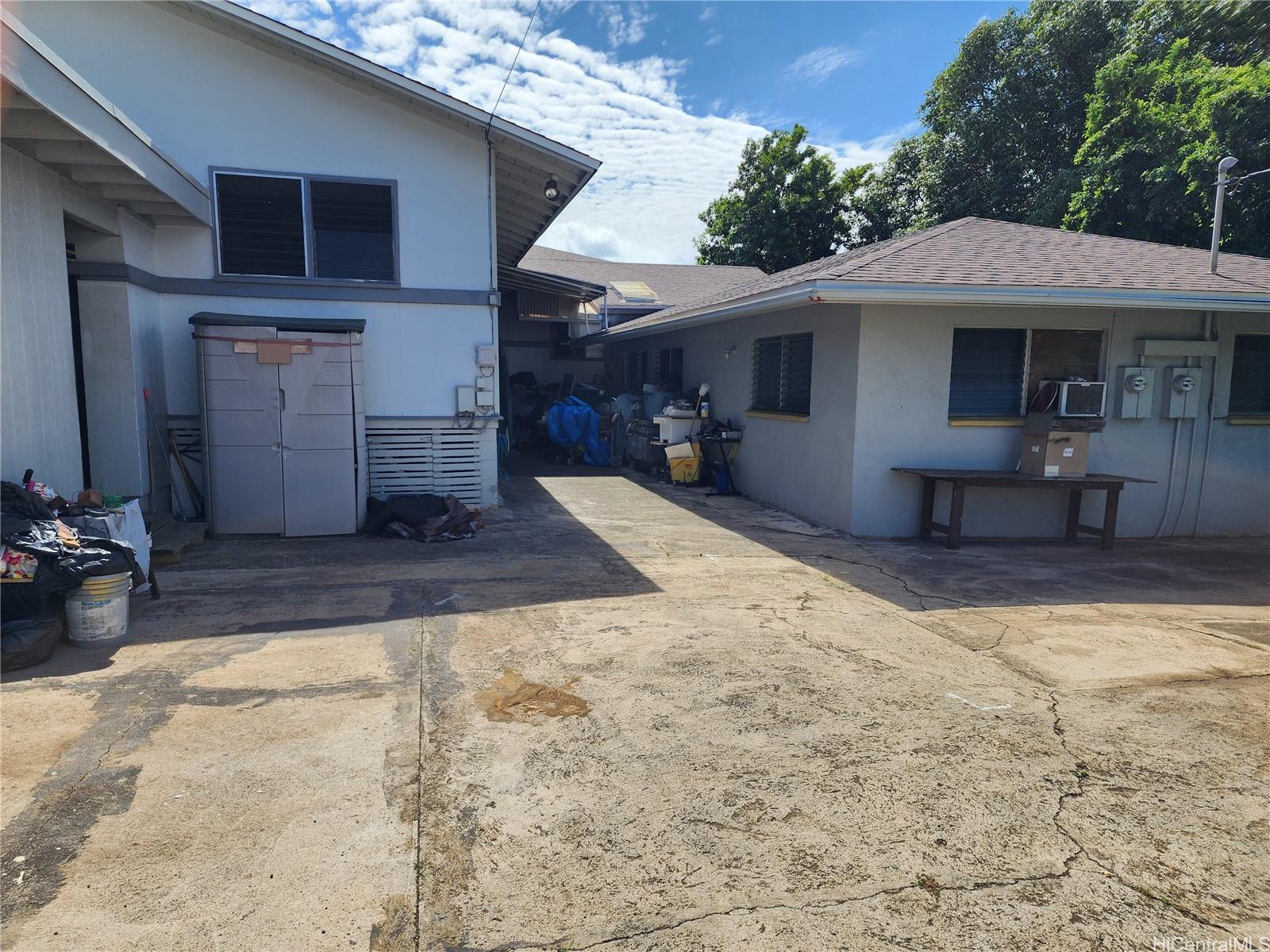 94-1311 Waipahu Street 94-1311 Waipahu Street
