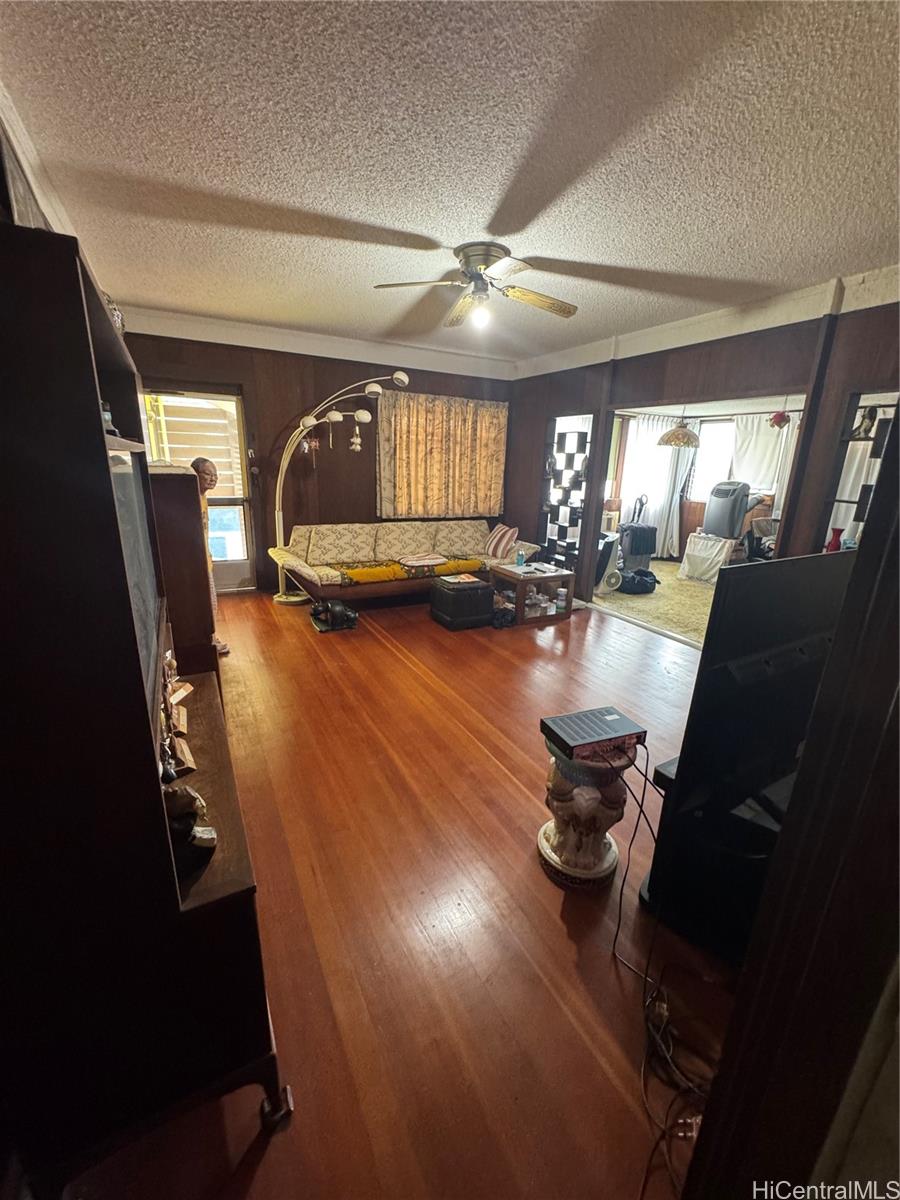 Photo 4 of 25